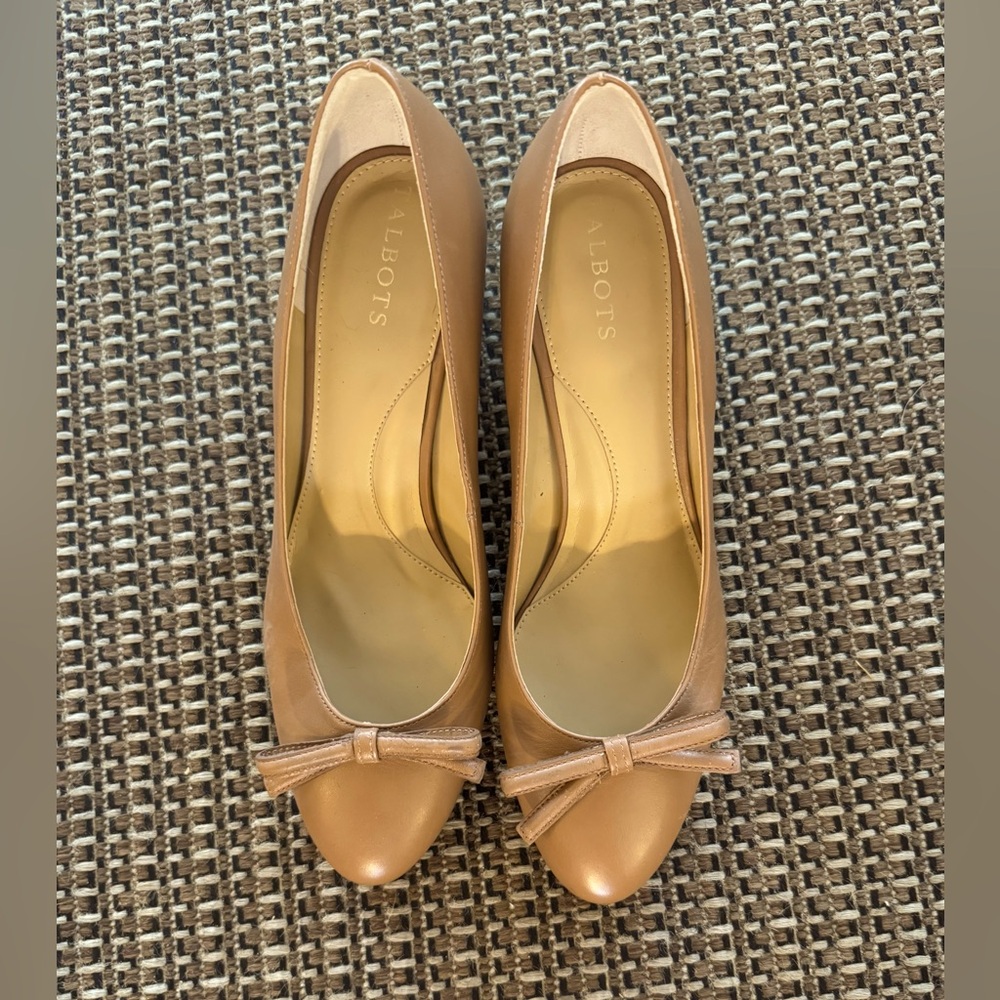 [Talbots] "Isa” Bow Tan 100% Leather Block Heel Pumps Sz: 8M
